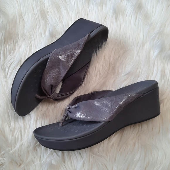 Vionic Arabella Metallic Pewter Wedge Toe Post Sandals 10 - Picture 2 of 9